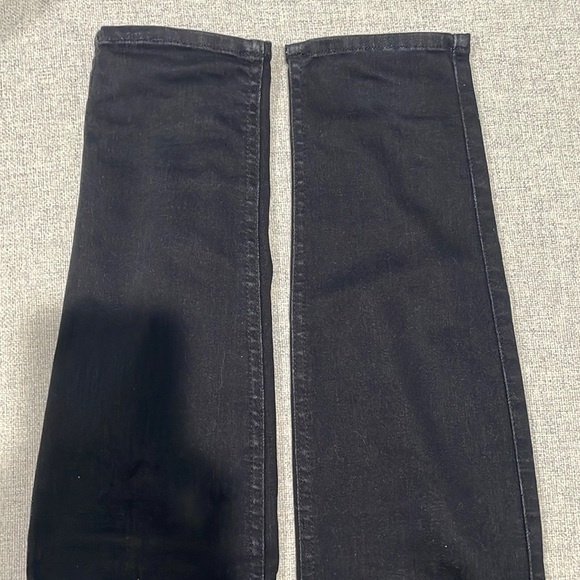 Size 27 the skinny seven jeans in dark almost black faded wash. - Picture 5 of 5